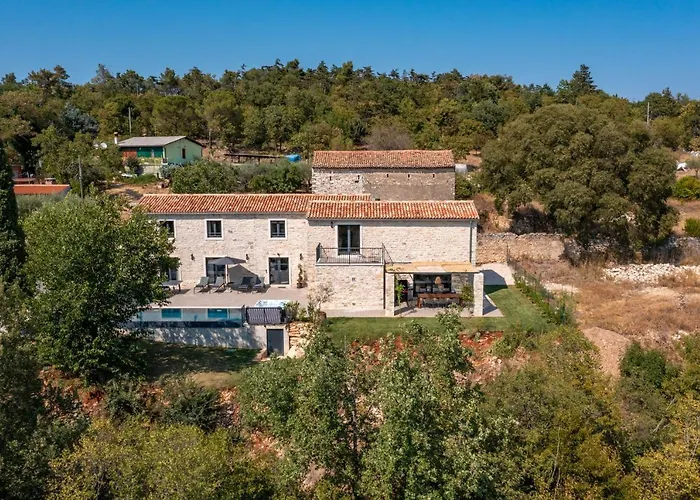 Villa La Vinella With Heated Pool