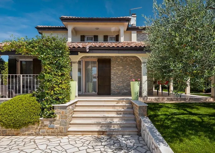 Rustic Villa Inga With Pool And Grill In Buje