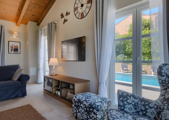 Beautiful Casa Garden Contesses In Momjan